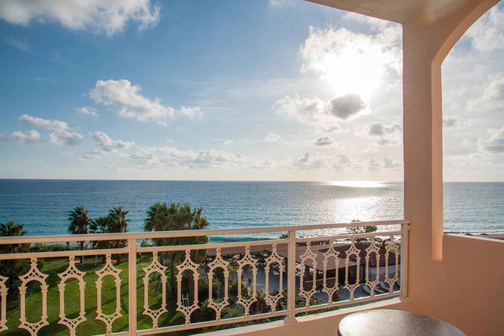 Poseidon Beach Hotel 카스트로시키아 외부 사진