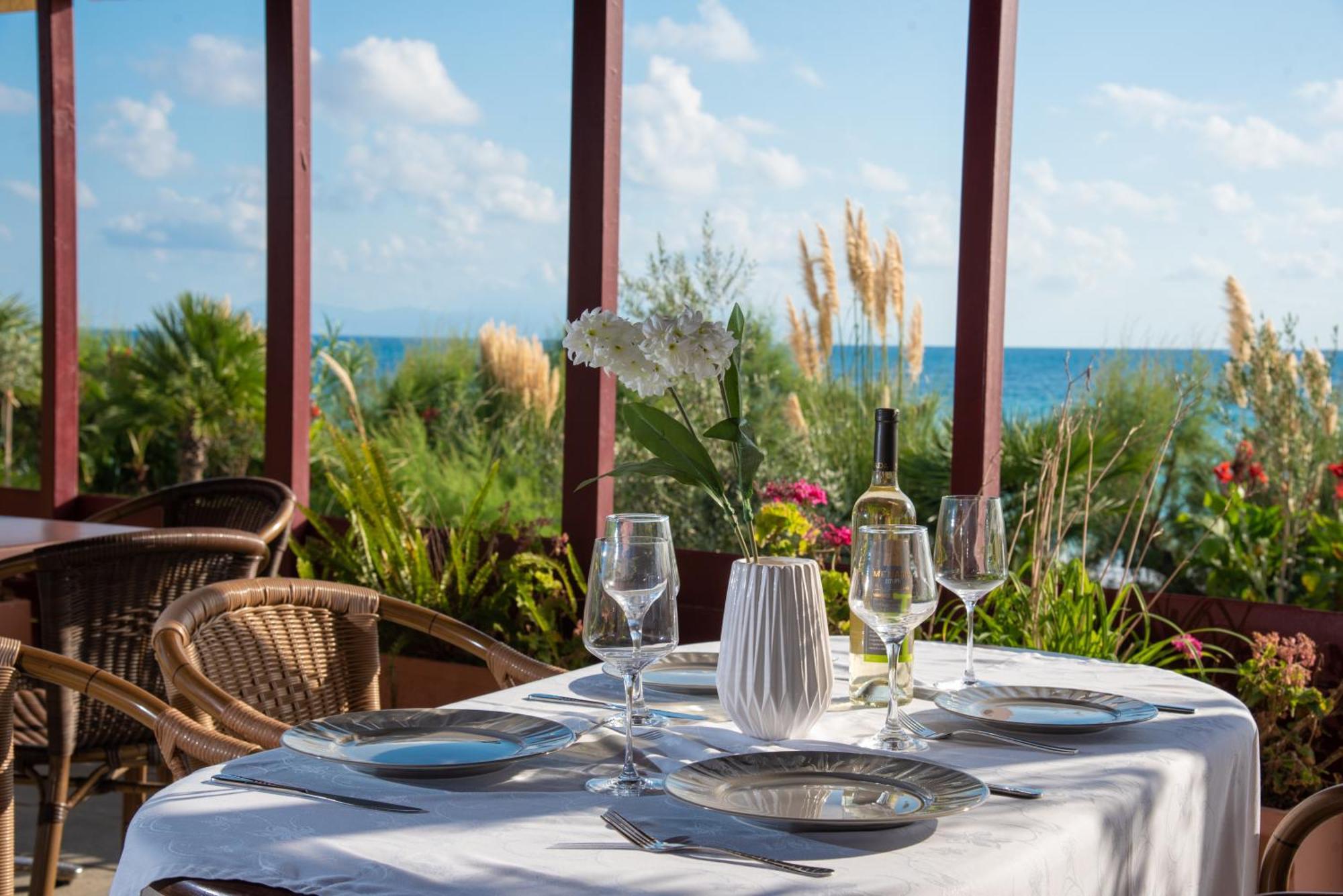 Poseidon Beach Hotel 카스트로시키아 외부 사진